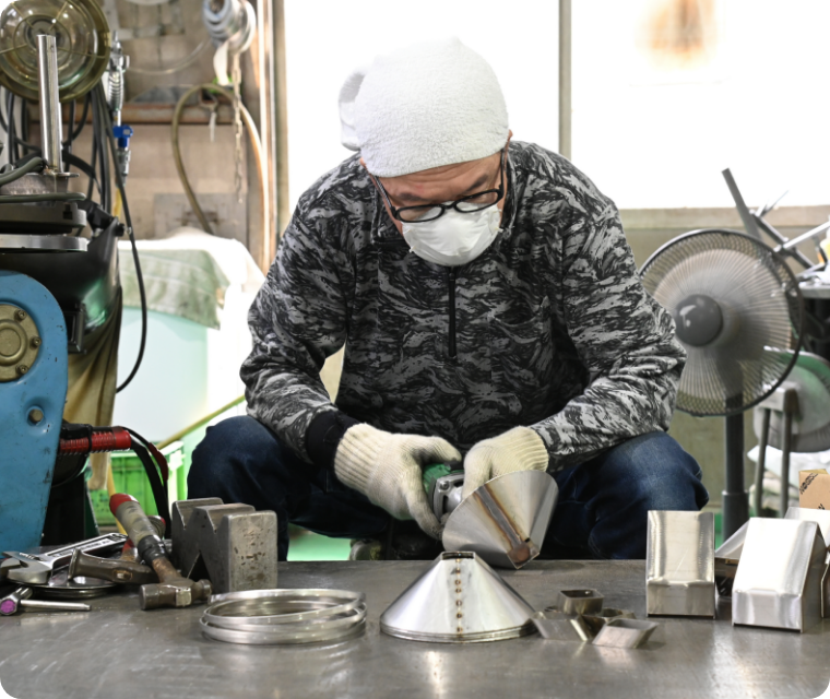 ホッパー、加圧タンクの板金加工とは